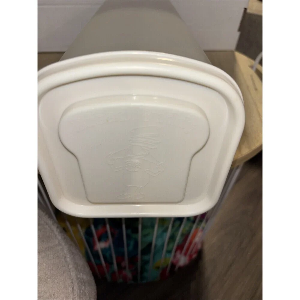 Vintage Buddeez Sandwich Size Bread Buddy Dispenser Container Cream/white LID